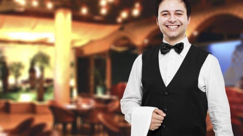¿Qué formación reciben los camareros de los hoteles 5 estrellas?