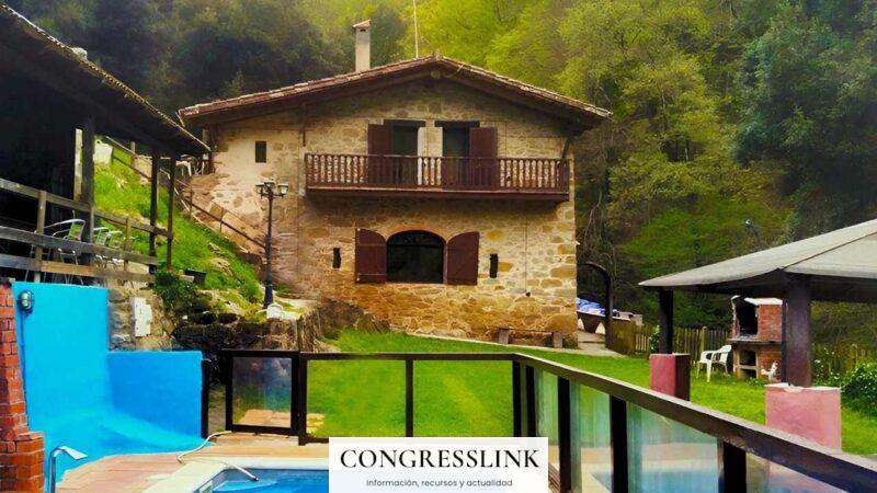 ¿Por qué alquilar una casa rural con piscina privada en Cataluña?