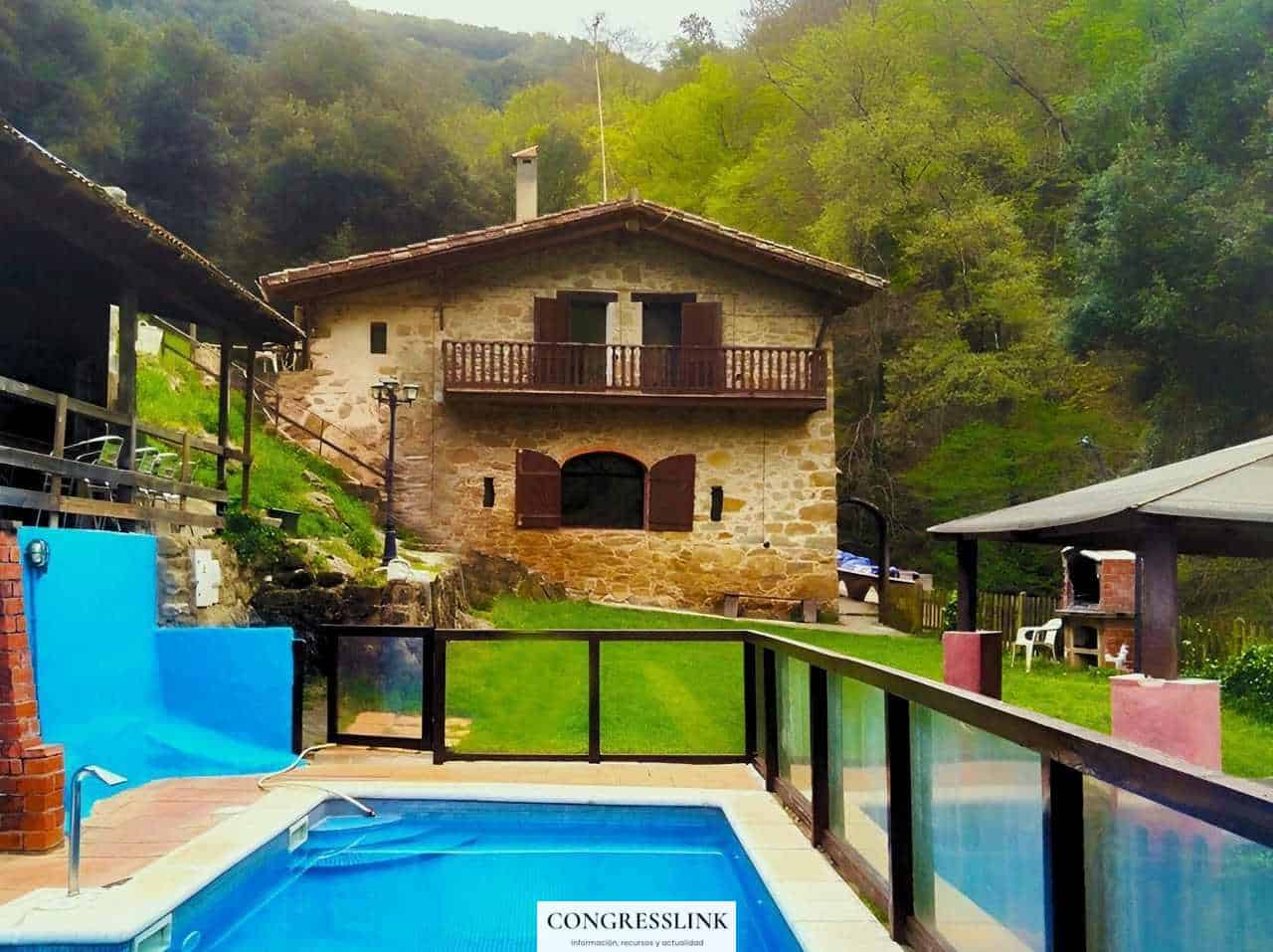 ¿Por qué alquilar una casa rural con piscina privada en Cataluña?