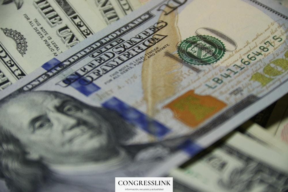 100 US dollar banknote