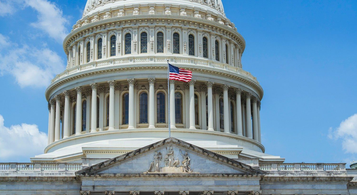 Fachada con columnas del Capitolio, sede del Congreso de Estados Unidos