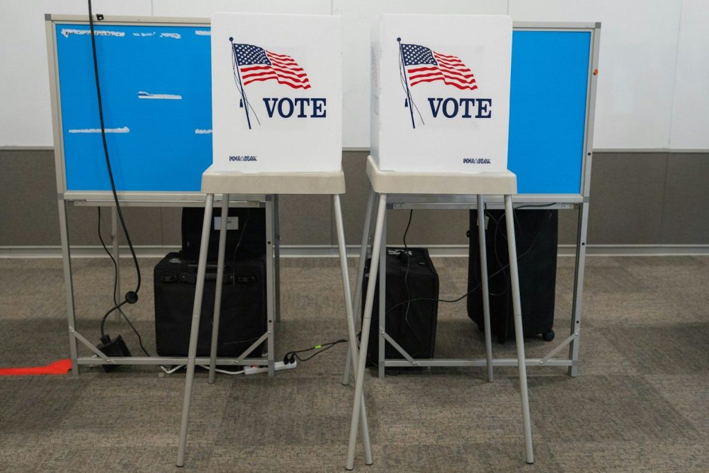 Cabinas de voto en unas elecciones al Congreso de Estados Unidos